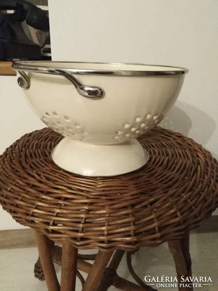 Vintage character - base, enameled sieve