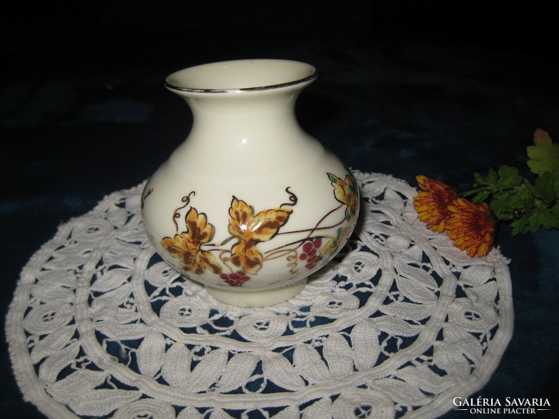 Zsolnay vase with grape pattern, gold rim, which is slightly worn, nice hand painting 9 cm