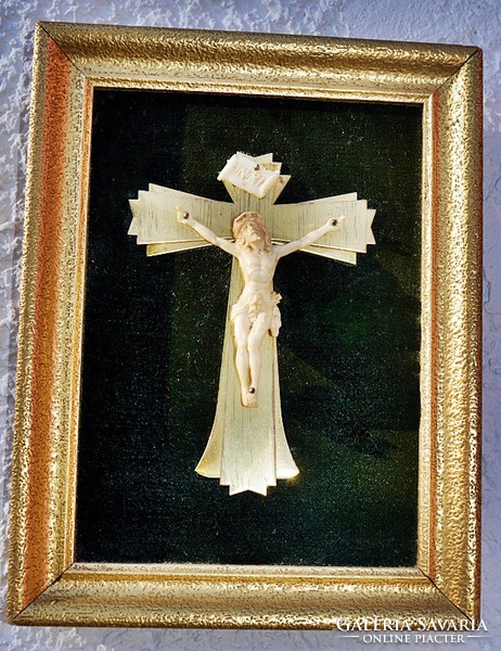 Ib. Antique bone-ground Jesus Christ on the cross in a 22 cm gilded frame dated 1910