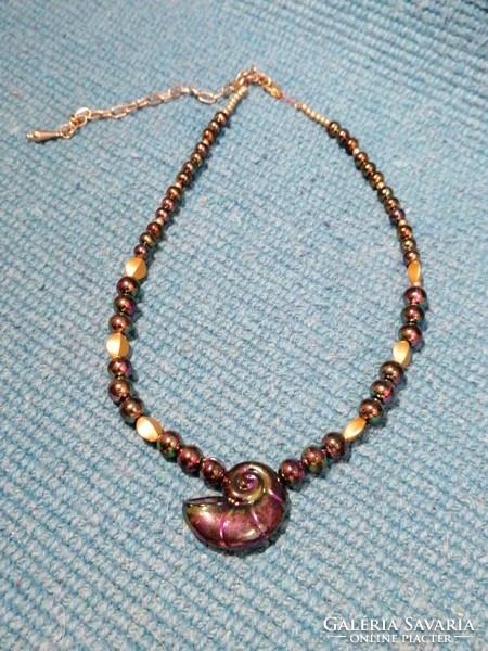 Csigás lila irizáló nyaklánc (156)