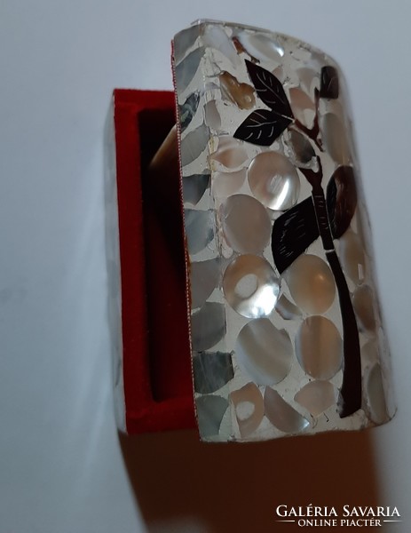 Pearl inlay, nice jewelry box!