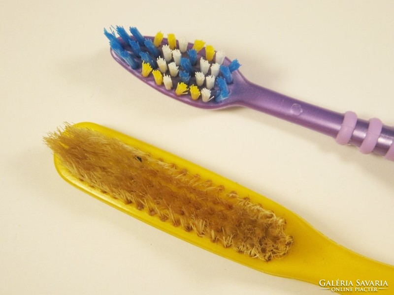 Retro fogkefe - kezdeti időkből, nagy méretű, műanyag - 1960-as évekből