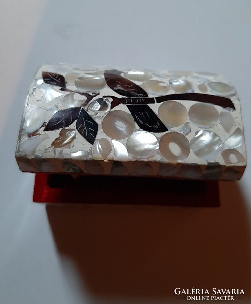 Pearl inlay, nice jewelry box!