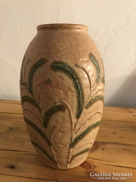 West-germany bay pottery 610-20 vase. Flower pattern vase t-64