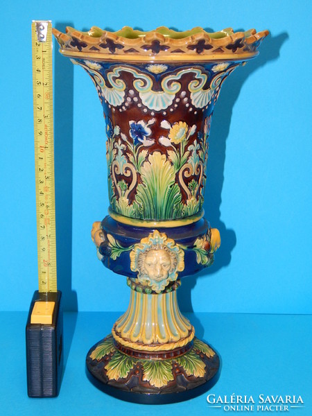 Gyönyörűséges kerámia  váza Wilhelm Schiller műhelyéből 1880 körül