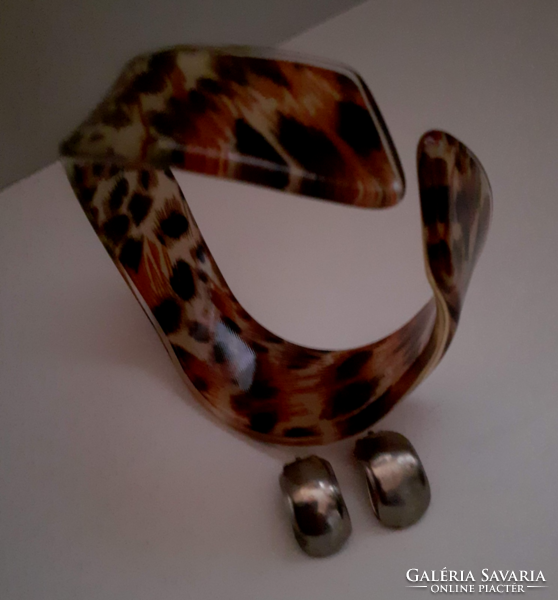 Retro széles rugalmas tigrismintás karkötő karperec ajándék fülklipsszel
