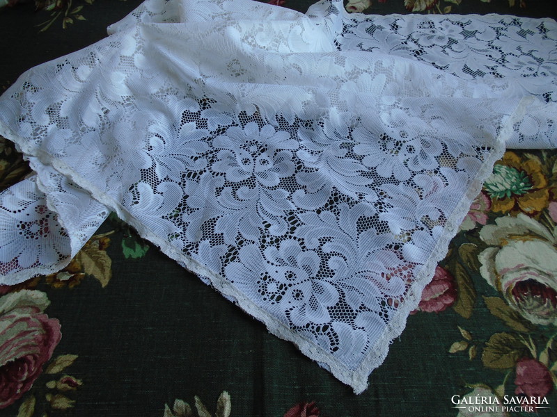Lace tablecloth, tablecloth. 90 X 87 cm.