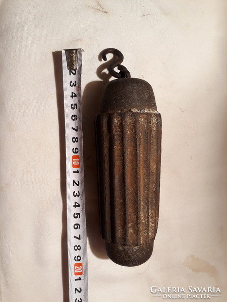 Old cast iron lamp weight 2.27Kg