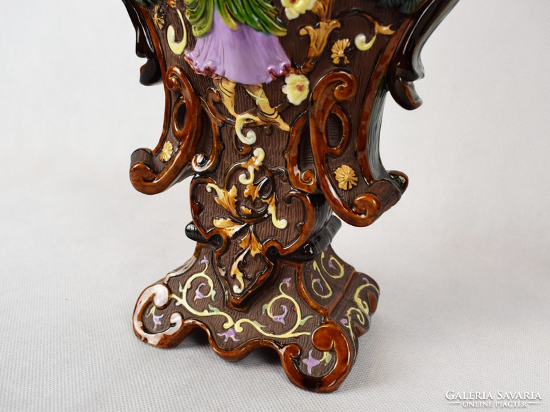 Majolica vase