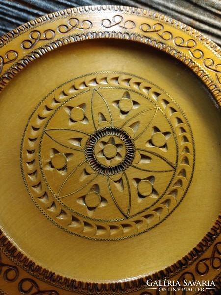 Carved burnt metal inlaid with rich inlay wall plate 19 cm