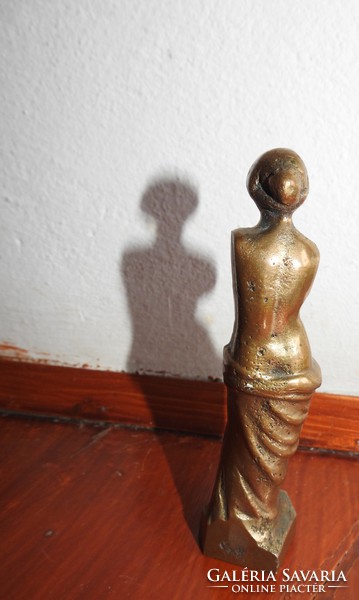 Bronz női akt szobor