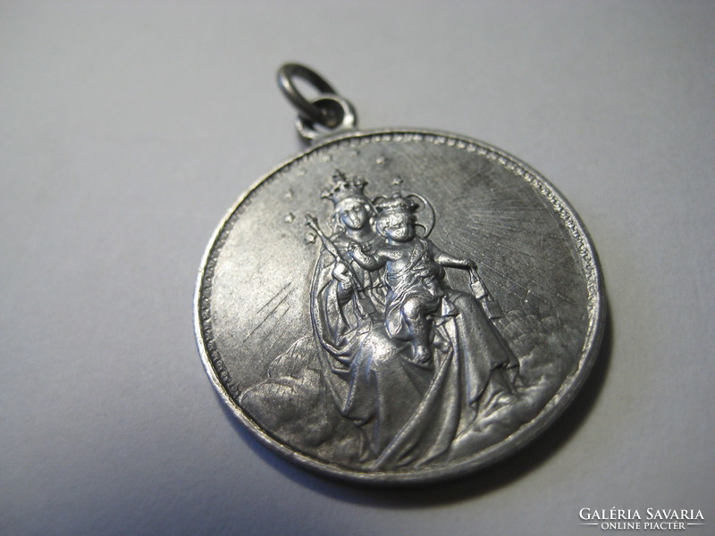 Antik  ezüst medál   , egyházi témájú  kb 3 cm