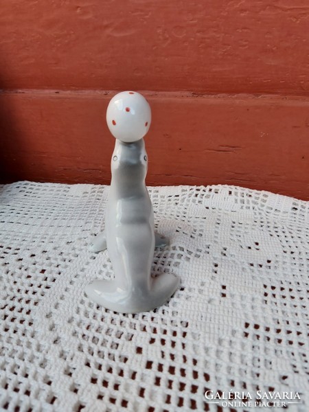 Beautiful seal with polka dot ball, collectible piece, nipple, figurine