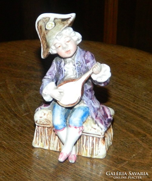 Approx. 150 -170 Annual serial no. Majolica is a lute child