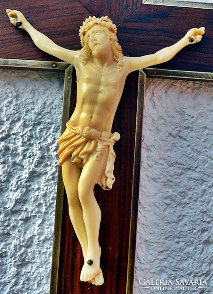 Ib. Antique, ground bone Jesus Christ on the cross, 36 cm with hardwood cross, 1910