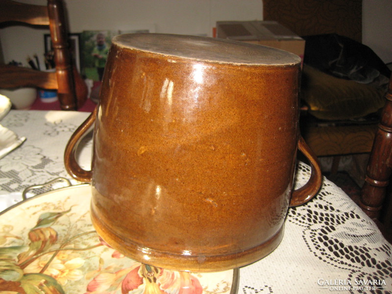 Antique Zsolnay ceramic pot from around 1880, with a few hairline cracks, 22 x 19 cm