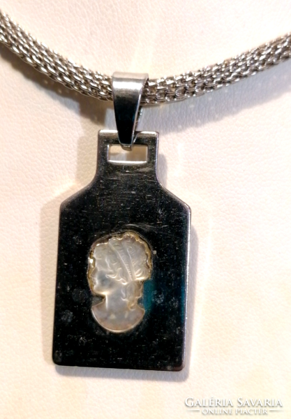 Cameo Pendant (160)