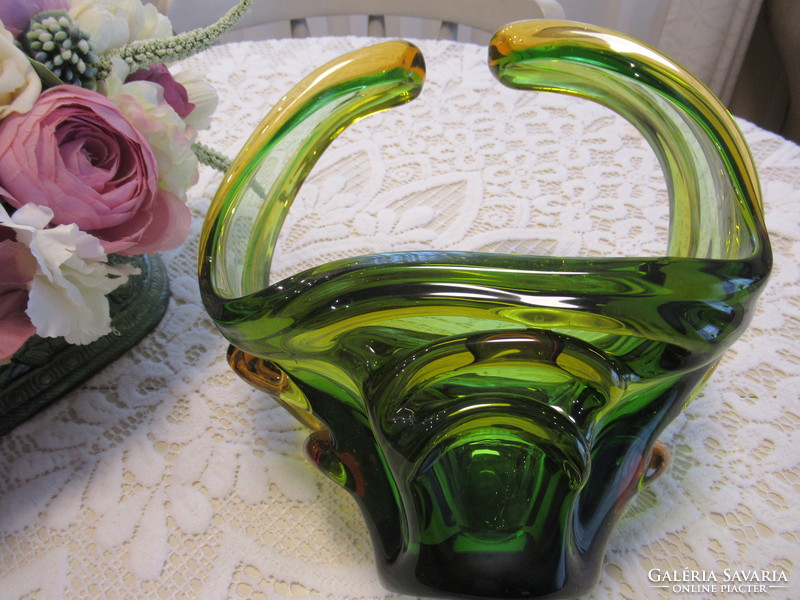 Wonderful gradient glass basket