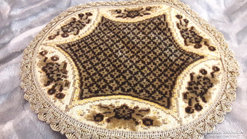Old round Belgian velvet tablecloth (m2133)