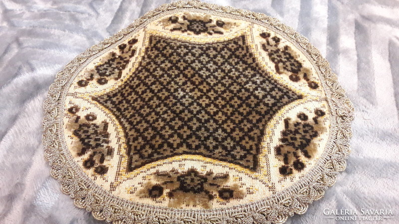 Old round Belgian velvet tablecloth (m2133)