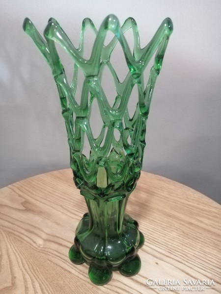 Green openwork patterned vase in beautiful condition. Negotiable!
