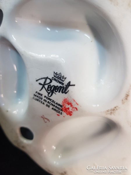 Régi Regent porcelán figura.