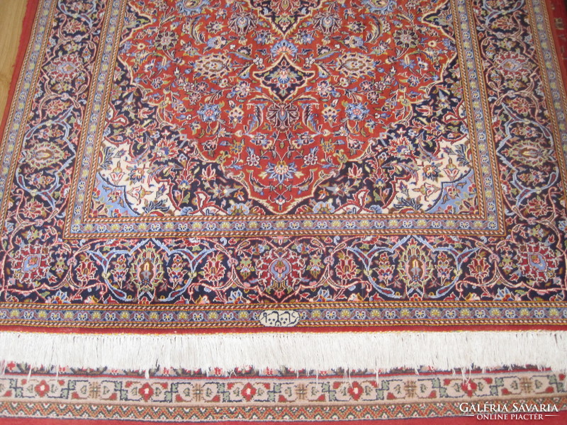 Wonderful carpet with a wonderful Iranian herat pattern!