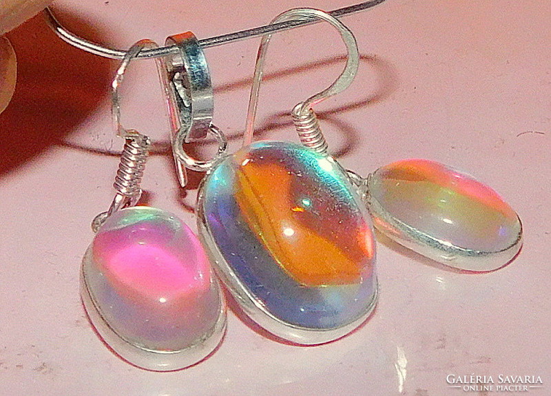 Opaque glass earrings and pendant set