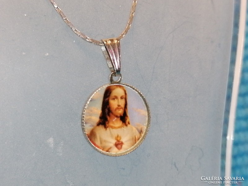 Jézust ábrázoló kis medál (181)