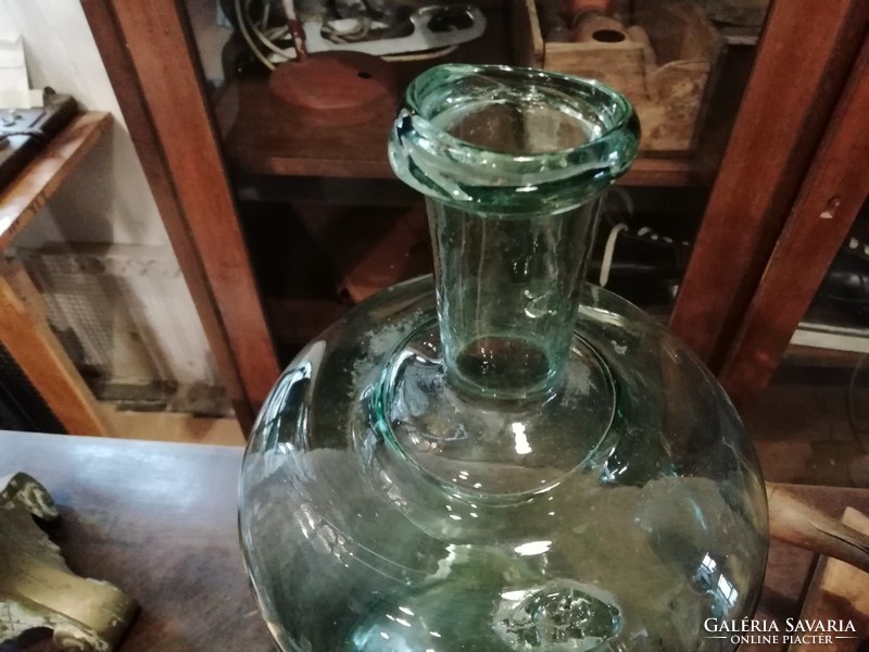 Pecsétes huta üveg, zöld színű  szakított üveg, 5 literes, dekorációnak