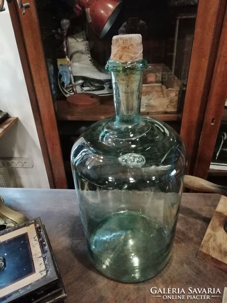 Pecsétes huta üveg, zöld színű  szakított üveg, 5 literes, dekorációnak