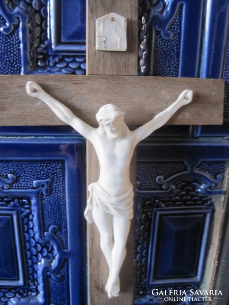 Hard wooden cross with porcelain body!