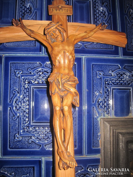 Large linden cross with an artistically carved body!