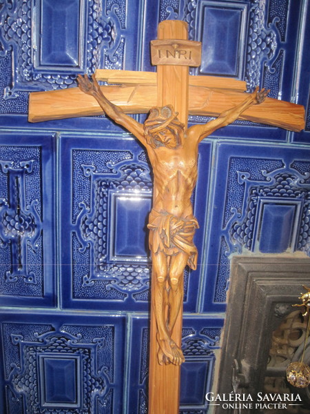 Large linden cross with an artistically carved body!