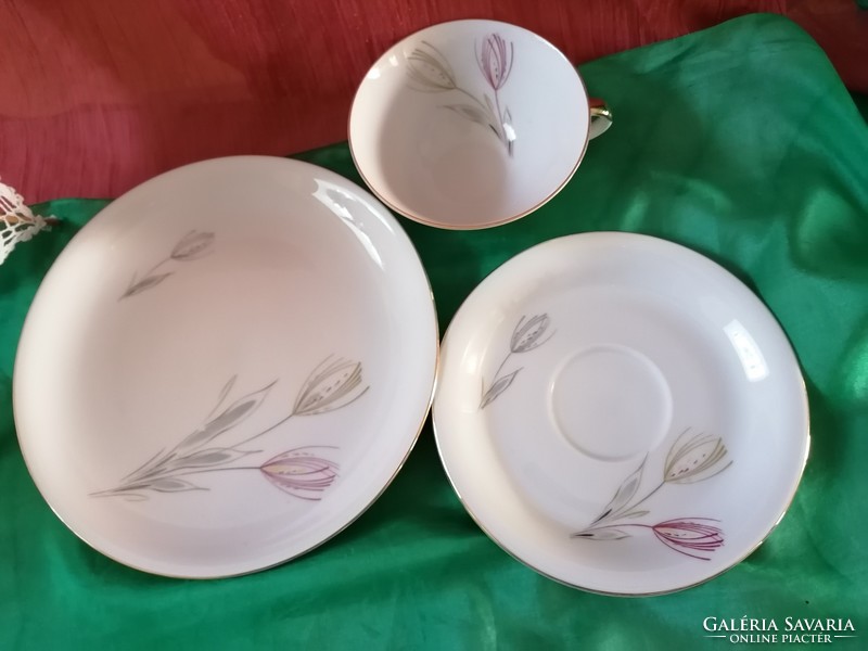 Porcelain breakfast set .... Novel