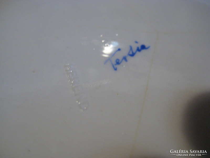 HERENDI  Tertia  lapos tányér  átmérője 25,4  cm ,egy kis gyári hajszál repedés van rajta
