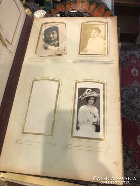 Bőr fotóalbum, csattos könyv, régi fényképekkel, 45 x 30 cm-es.