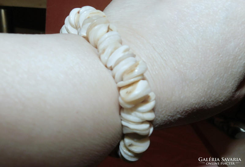 Pearl shell bracelet