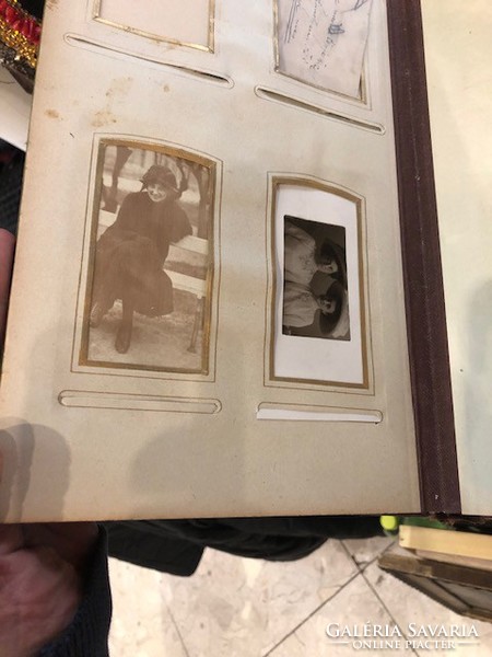 Bőr fotóalbum, csattos könyv, régi fényképekkel, 45 x 30 cm-es.