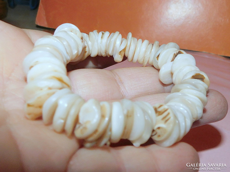 Pearl shell bracelet
