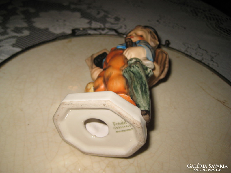 Friedel ,  porcelán figura , szép állapot  , kézifestés  15,5 cm