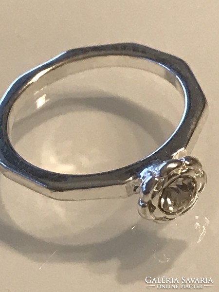 Rhodium-plated ring with glittering crystal in the middle of the rose shape, size 7