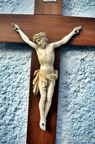 63. Antique, bone of Jesus Christ (14 cm huge dimensions!) 30 Cm crucifix, imposing