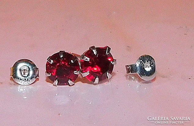 Sparkling ruby red luster crystal stone earrings
