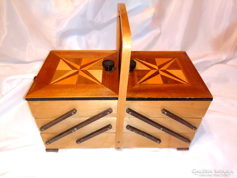 Retro inlaid sewing box, in beautiful condition, opened 91! Cm.