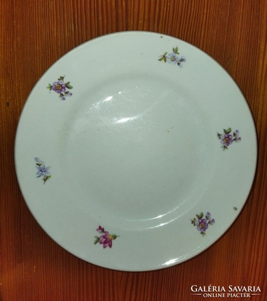 Kispest porcelán tányér apró virágos