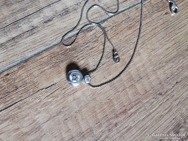 Button socket, zirconia stone, beautiful condition silver necklace