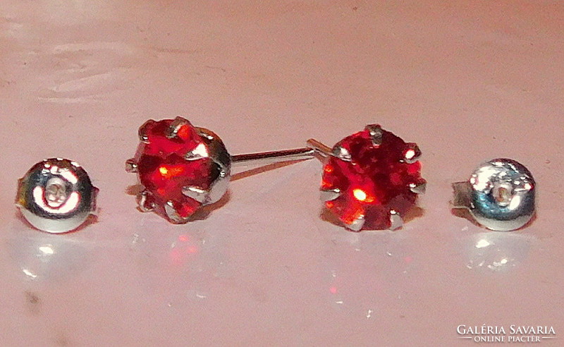 Sparkling red luster crystal stone earrings