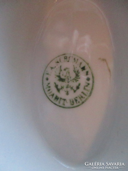 1890-1910 White hard porcelain sauce spout marked 22 cm long
