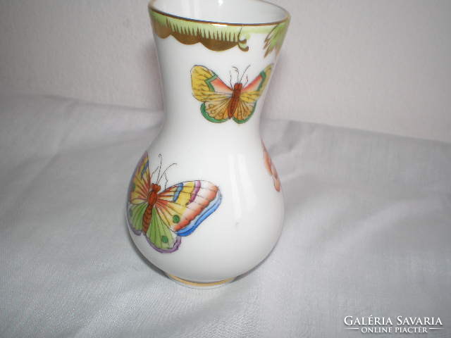 Herend Victorian patterned vase with butterfly motifs. Height: 9 cm, width 5 cm. Indicated